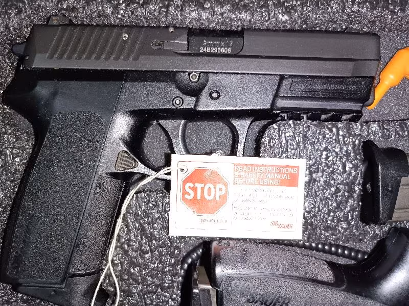 SIFIR SİGSUAR SP 2022 TABANCA  DİĞER SİGSUARLARA GÖRE HAFİF ORJİNAL KUTUSUNDA TÜM APARTLARİ MEVCUT