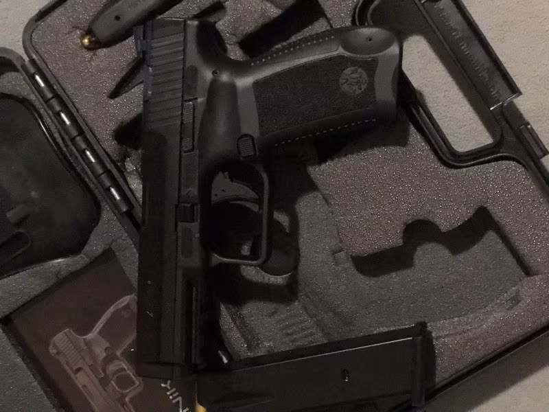 CANİK55 TP9 SA SİYAH MARKA SATILIK SİLAH SIFIR AYARINDADIR