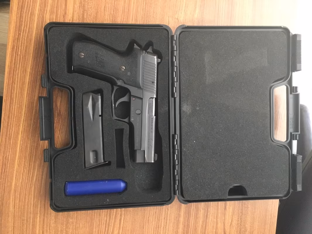 Memurdan temiz Alman Sıg sauer