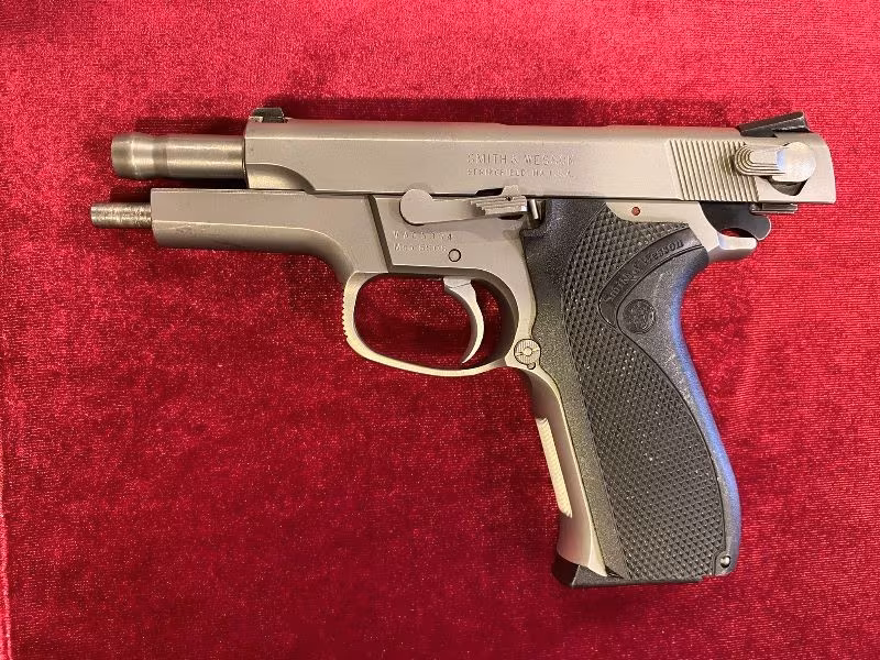 Sahibinden Temiz Smith&Wesson 5906 9x19 mm Tabanca