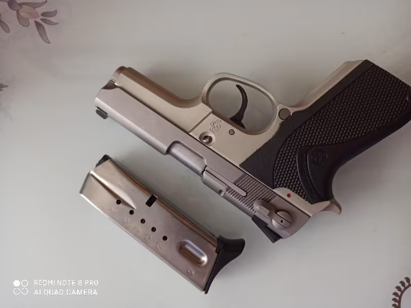 Tertemiz sıfır kasada saklanmış taşıma ruhsatlı Smith wesson 6906