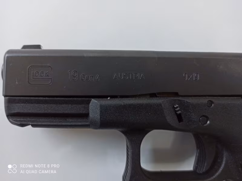 GLOCK 19 GEN 4. SADECE 2 MERMİ SIKILDI BAKIMLARI YAPILDI SIFIR SİLAH. KUTUSU ve YEDEK ŞARJÖRÜ MEVCUTTUR.