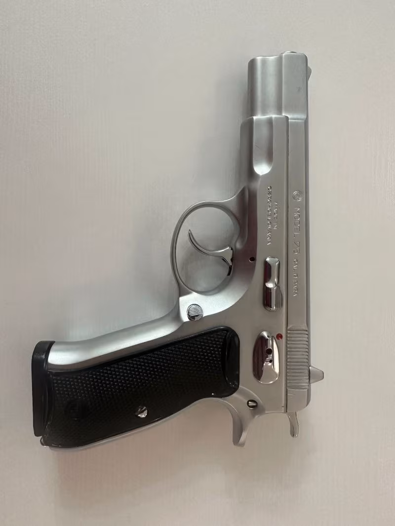 Kamu Görevlisinden temiz krom kaplama CZ 75