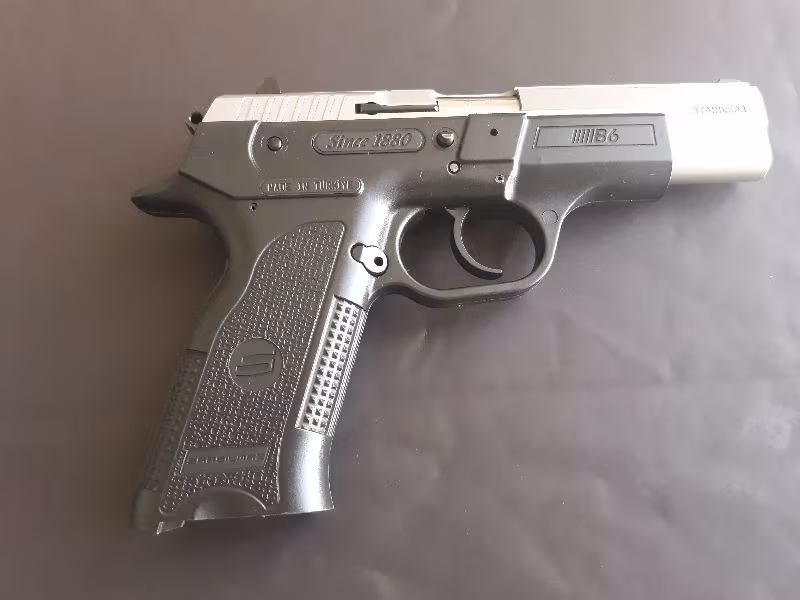 Sıfır ayarında Sarsılmaz B6 Beyaz tabanca