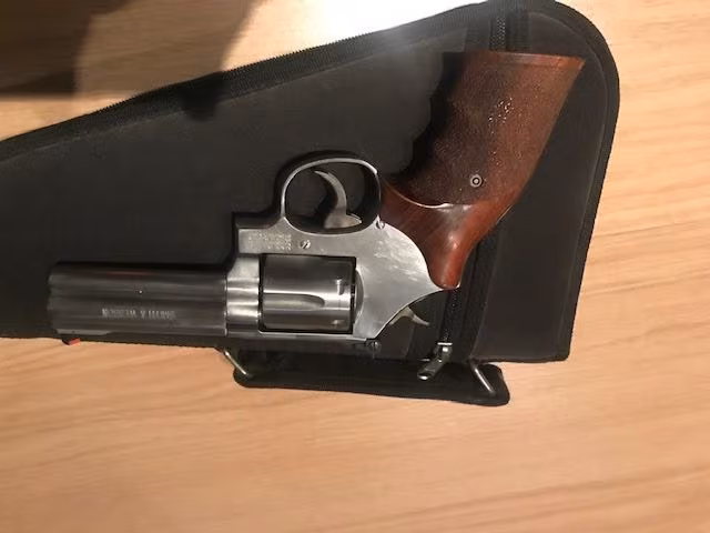 Sadece 1 kutu mermi atılmış çok temiz 357magnum 4inch ahşap kabze