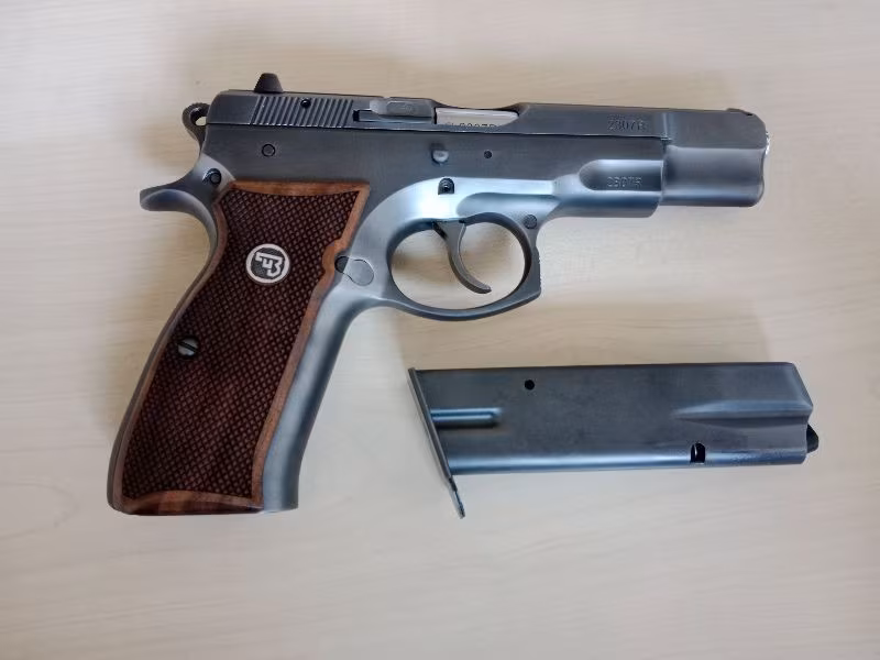 Emniyet mensubundan 97 yılı üretimi Cz75