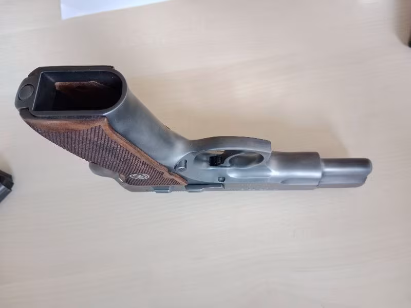 Emniyet mensubundan 97 yılı üretimi Cz75