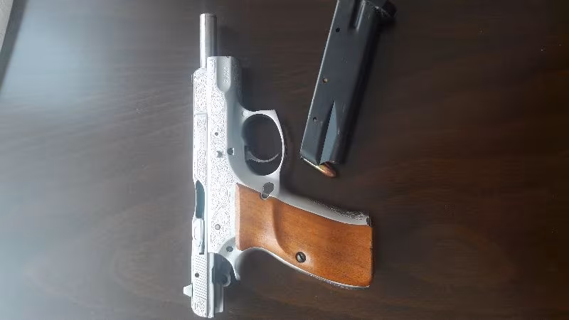 Emekli Polisten satılık CZ 75 B 9mm 15+1 gravur işlemeli mat krom kaplama