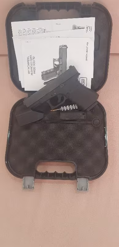 Hic kullanilmamis sifir ayarinda tertemiz Glock 19
