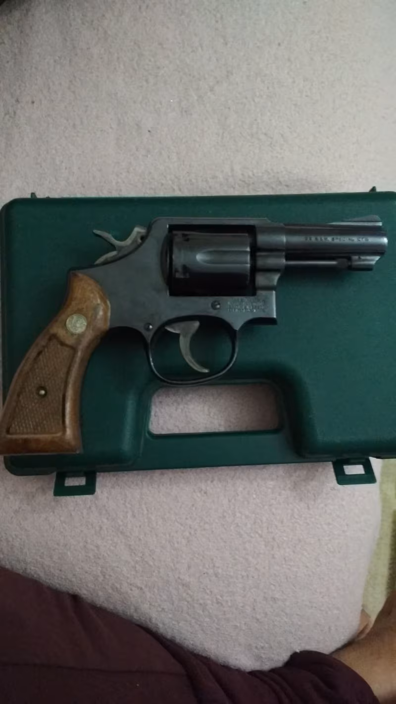 Kamu görevlisinden temiz Smith wesson toplu