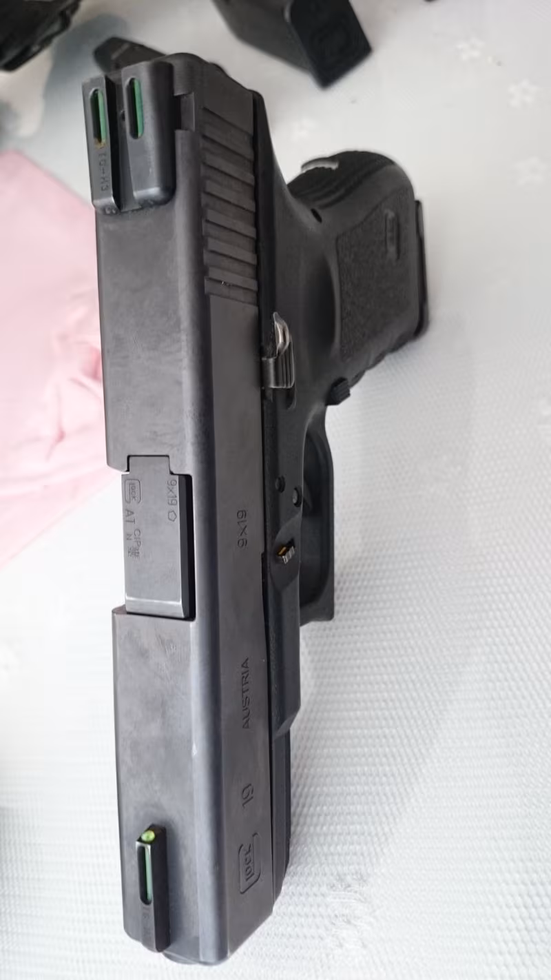 ÖZEL OPERASYONEL DONANIMLI GLOCK 19 ANAHTARLI