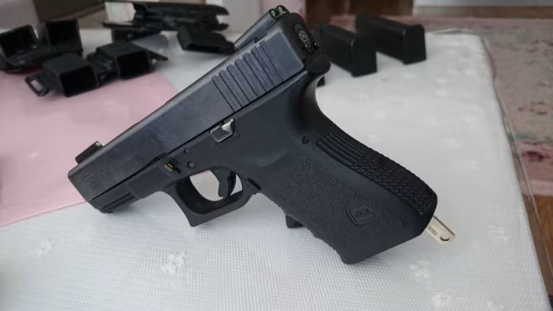ÖZEL OPERASYONEL DONANIMLI GLOCK 19 ANAHTARLI