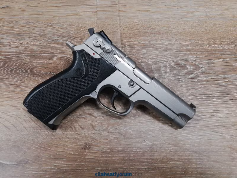Smith Wesson 5906 kullanılmış temiz durumda.
