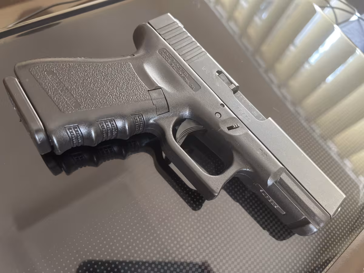 Glock 19  Temiz Ruhsatlı