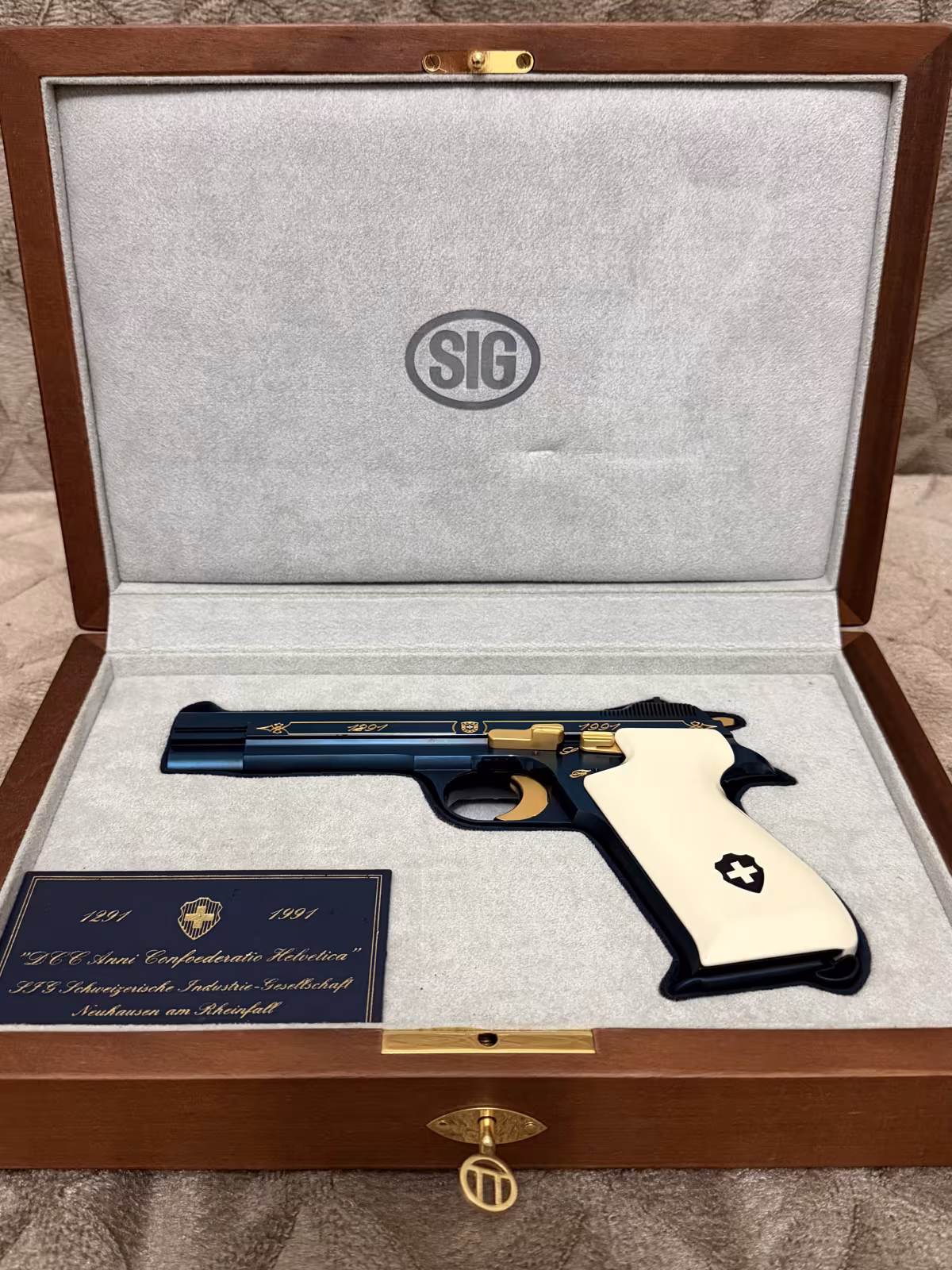 Sıg sauer blue helvetica