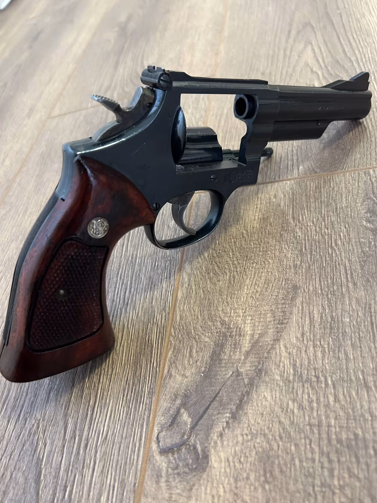 ASKERİ PERSONELDEN ORJİNAL 1988 YAPIMI SMİTH WESSON MAGNUM TOPLU 6 İNÇ TABANCA