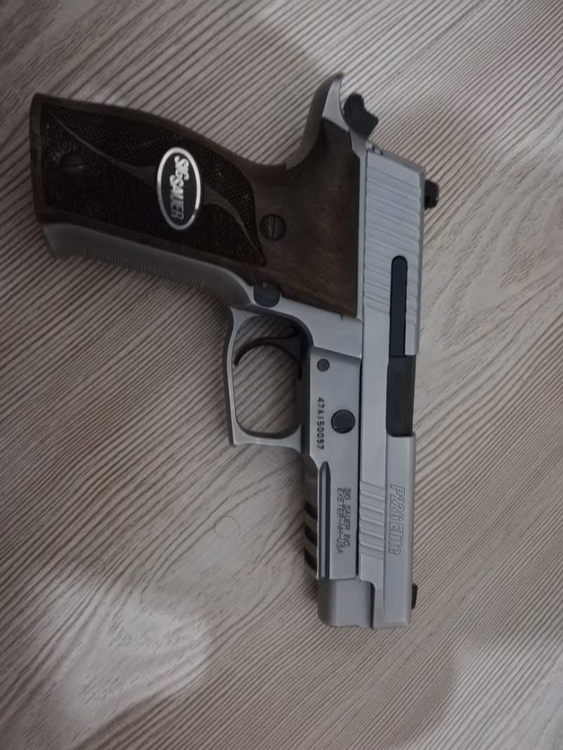 Sig sauer p226 elit stn.  Çok temiz bakılmış ve çok az kullanılmıştır