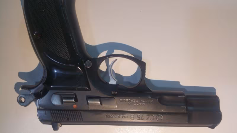 EMEKLİ EMNİYET PERSONELİNDEN CZ 75 B