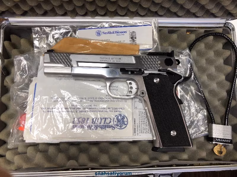 Smith wesson performance center pc945