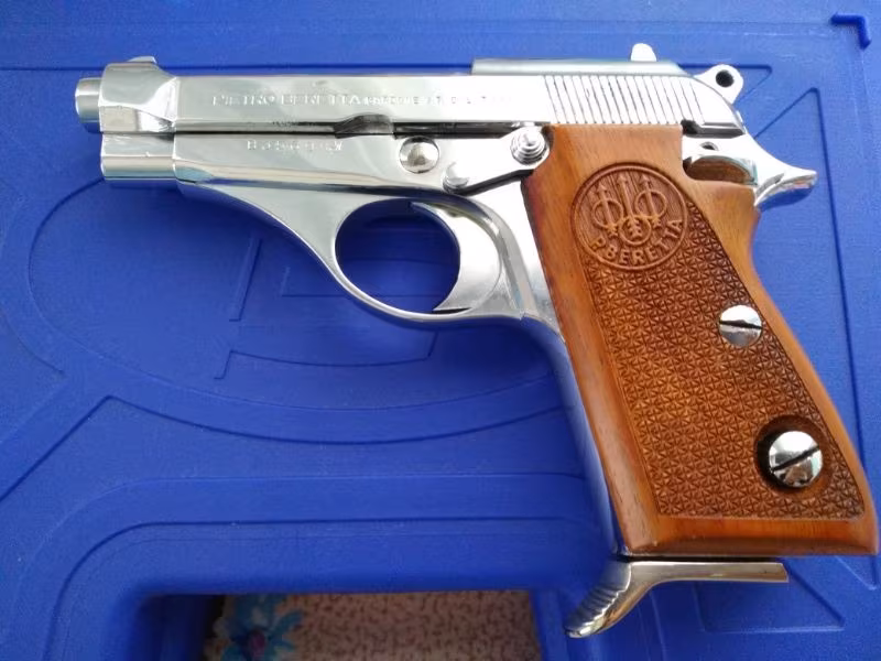 Temiz ihtiyaç fazlası tabancalar