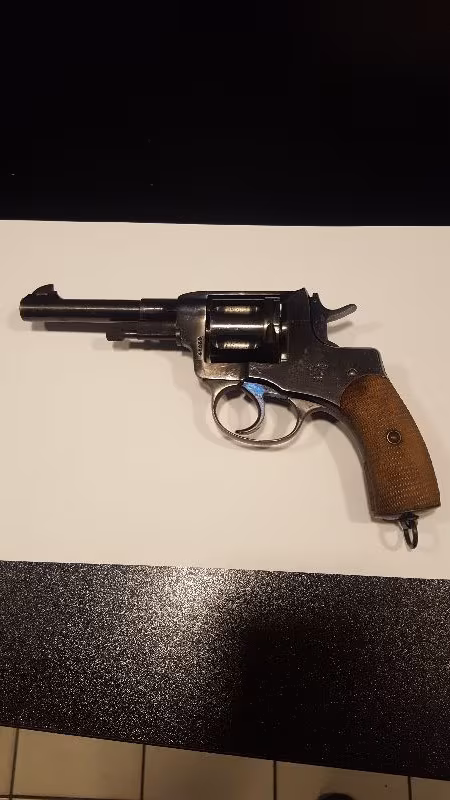 Nagant 7.62 çaplı mermi atar