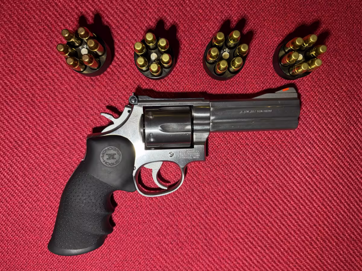 SMİTH WESSON 4 İNCH 6 PATLAR 357 MAGNUM / 38 SP