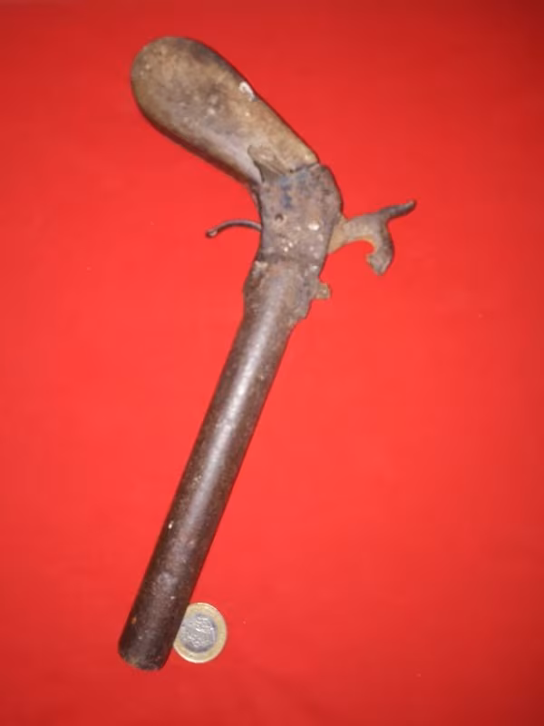 Antika osmanlı bekçi silahı. Dedemin dedesinin dedesinden.