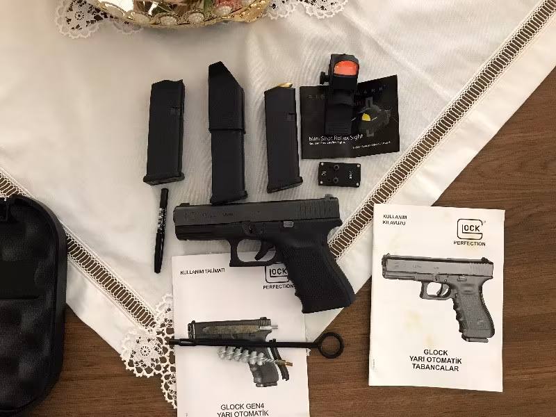 Sıfır glock 19 gen 4  satılık 15  yada 20 mermi atıldı  tabancayla redtot. Da verilecek pazarlık payı var