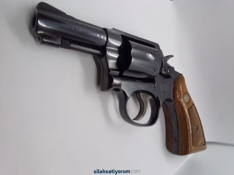 Polisten tertemiz Smith & Wesson 38cal.