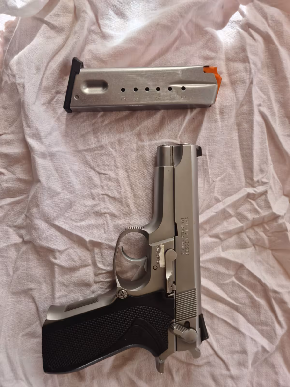 Smith Wesson MOD 5906 15+1