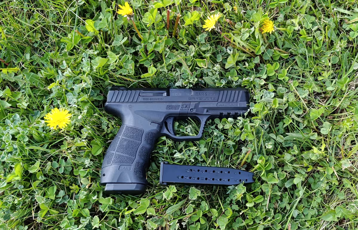 EMEKLİ EMNİYET GÖREVLİSİNDEN RUHSATLI SIFIR AYARINDA KUTUSUNDA SADECE DENEME ATIŞI YAPILAN ÖMÜR BOYU SARSILMAZ GARANTİSİYLE 2020 MODEL SARSILMAZ SAR 9 METE - 15.000 TL.