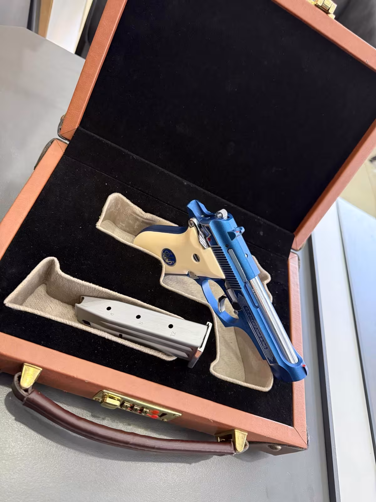 Mavi Deniz Beretta 81F