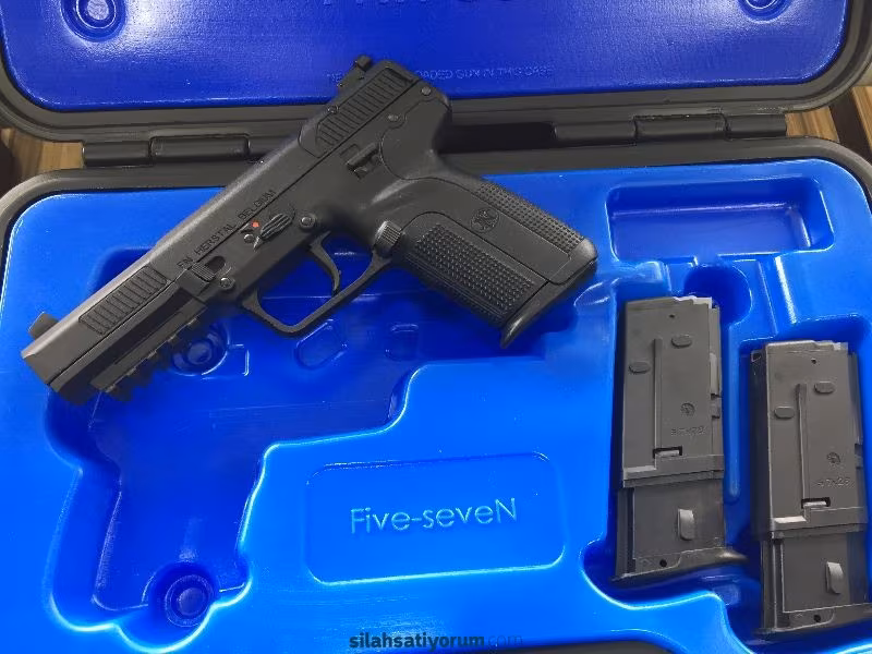 FN 5.7 FİVE SEVEN SIFIR KUTUSUNDA 200 ADET MERMİSİ İLE BİRLİKTE YURTDIŞINDAN YENİ GELDİ.