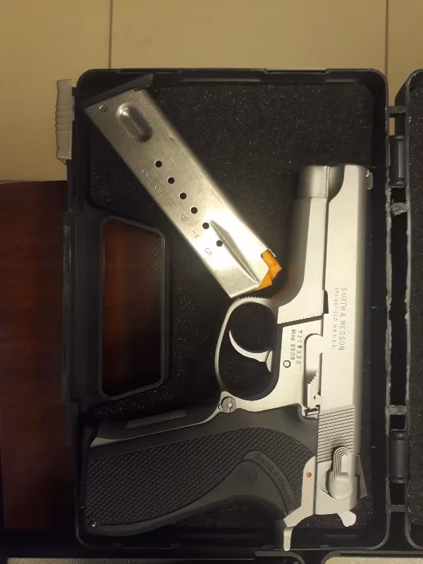 BEYAZ TETIK BEYAZ HOROZ SIMITH wesson 5906