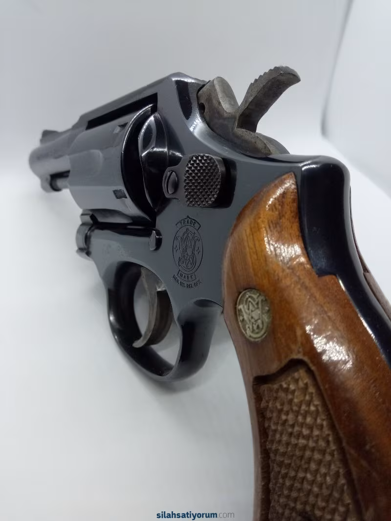 Polisten tertemiz Smith & Wesson 38cal.