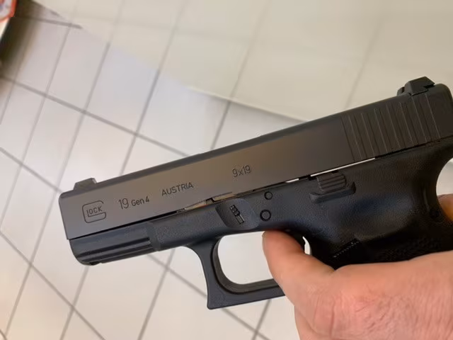GLOCK 19 GEN 4 ÇOK TEMİZ