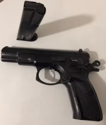 BU FİYATA YOK. SON FİYAT. ÇOK TEMİZ CZ 75 EMEKLİ POLİSTEN.