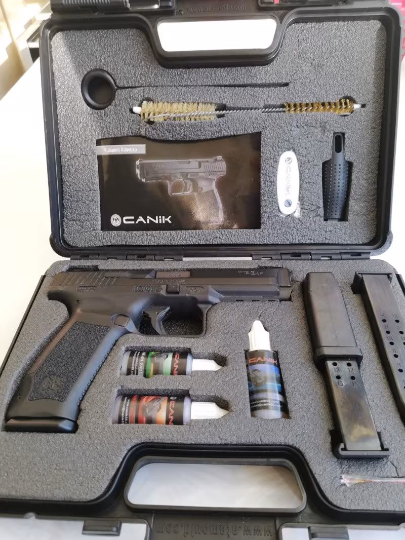 Emekli polisten kutusunda silah