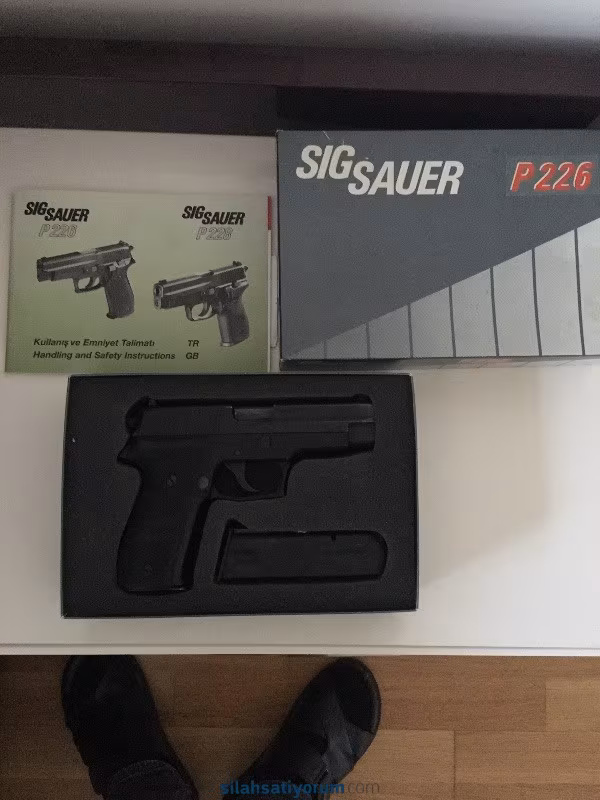 Kamu görevlisinden sig sauer P226 beraberinde fobus kılıf