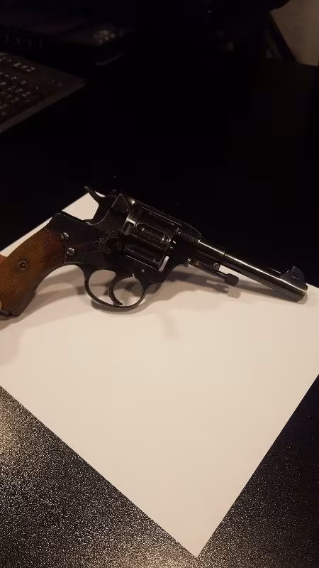 Nagant 7.62 çaplı mermi atar