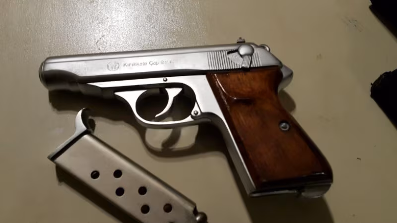 Emekli polisten satılık 9 mm krom kaplı kirıkkale tabanca