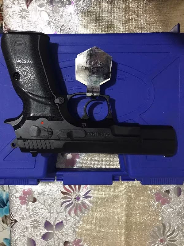 Emekli askeri personelden