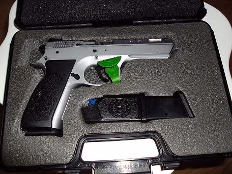 ASKERİ PERSONELDEN SIFIR SHARK FC BEYAZ KROM