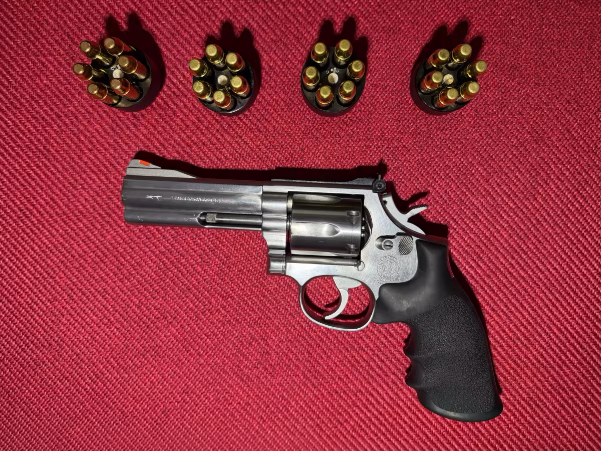 SMİTH WESSON 4 İNCH 6 PATLAR 357 MAGNUM / 38 SP