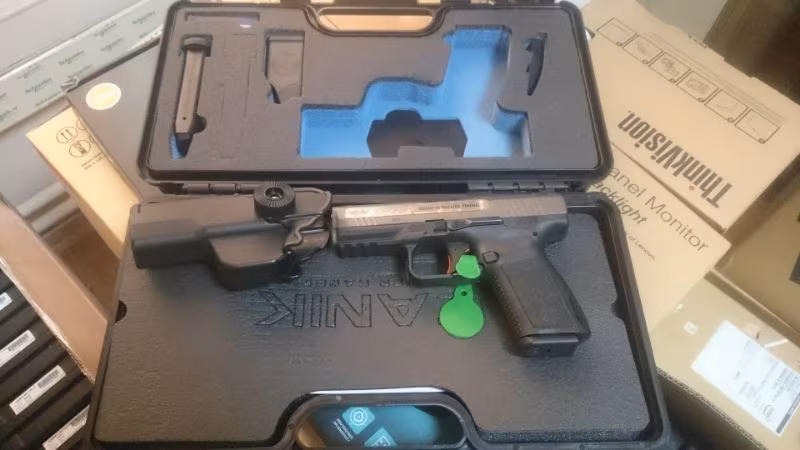 Ruhsatlı CANİK TP9 SF ELİTE S TUNGSTEN marka sıfır silah Aparatları ile birlikte verilecektir.