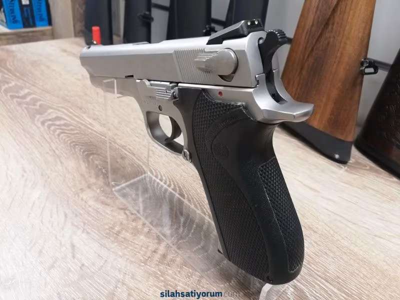 Smith Wesson 5906 kullanılmış temiz durumda.