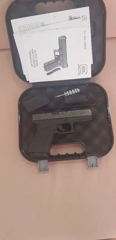 Hic kullanilmamis sifir ayarinda tertemiz Glock 19