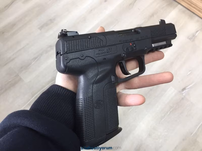 FN 5.7 FİVE SEVEN SIFIR KUTUSUNDA 200 ADET MERMİSİ İLE BİRLİKTE YURTDIŞINDAN YENİ GELDİ.