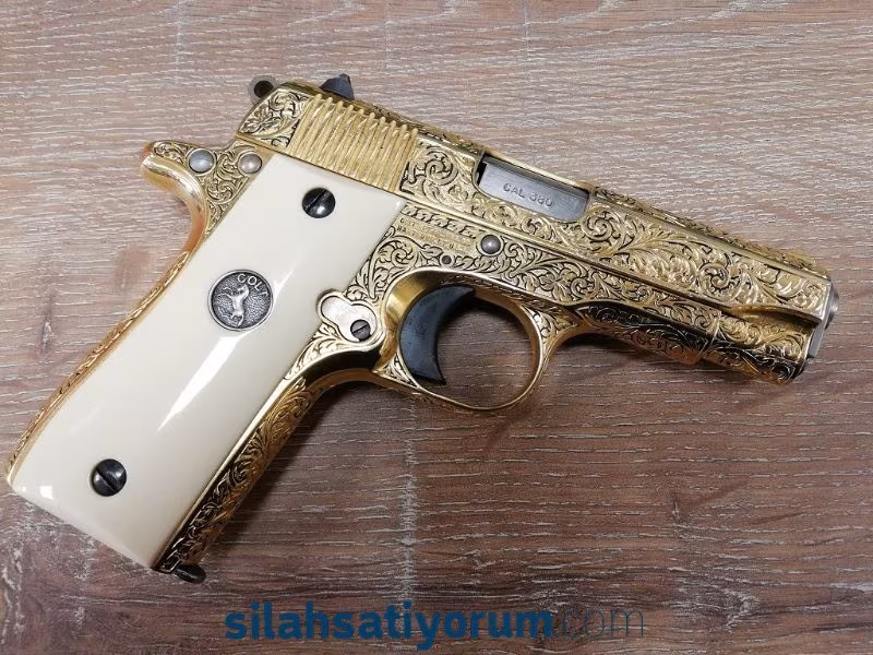 Colt Mustang Kısa 9 mm (380acp) Gravürlü 22 Ayar Altın Kaplama