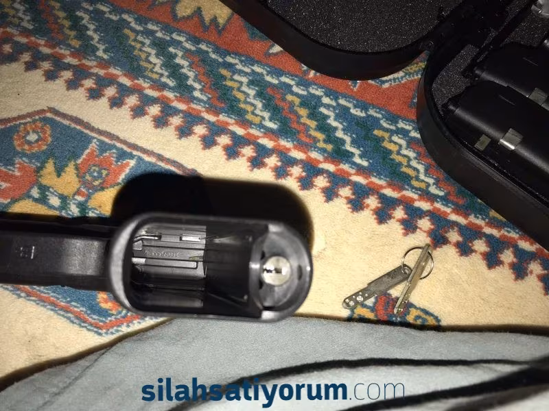 Kutusunda Glock 19  anahtarlı